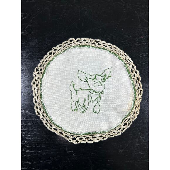 Vintage- Small Dog- Round 6 " doily- chihuahua- small stain- white green - Picture 3 of 5